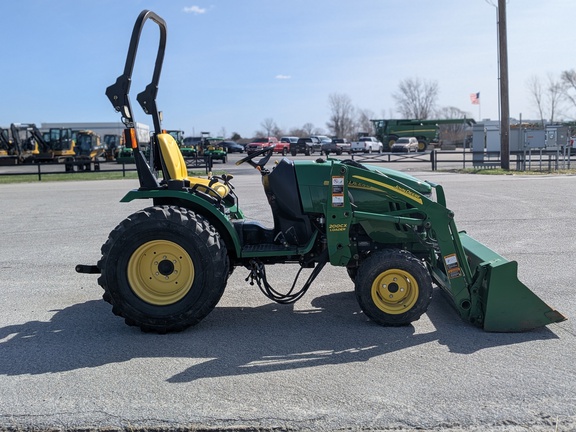 2008 John-Deere 2520