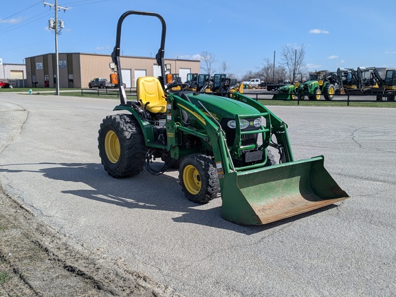 2008 John-Deere 2520