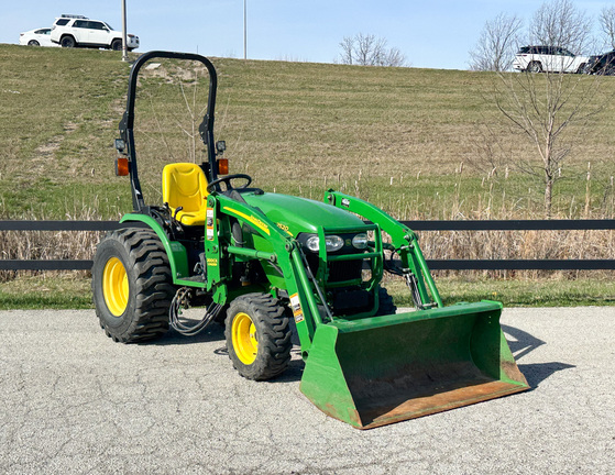 2008 John-Deere 2520