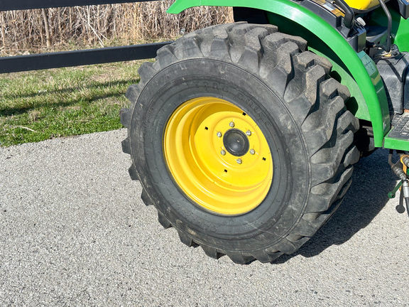 2008 John-Deere 2520