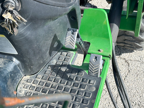 2008 John-Deere 2520