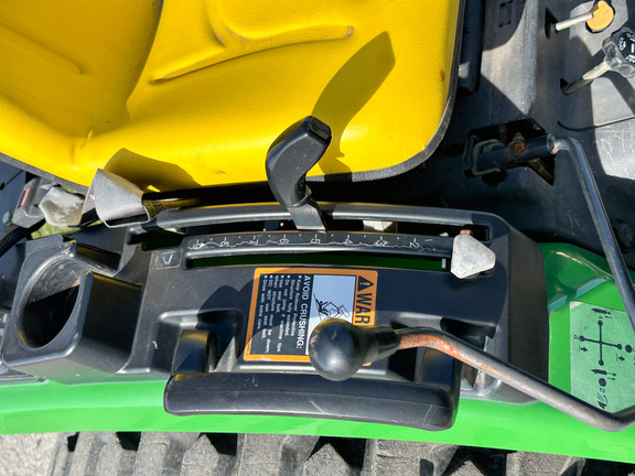 2008 John-Deere 2520