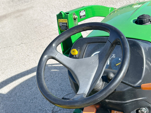 2008 John-Deere 2520