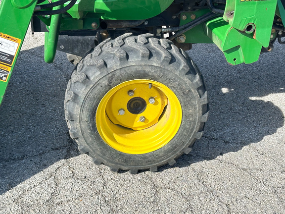 2008 John-Deere 2520