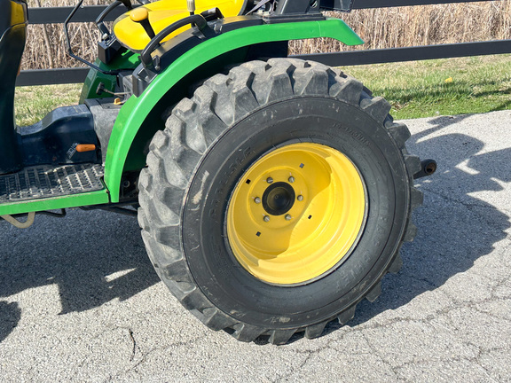 2008 John-Deere 2520