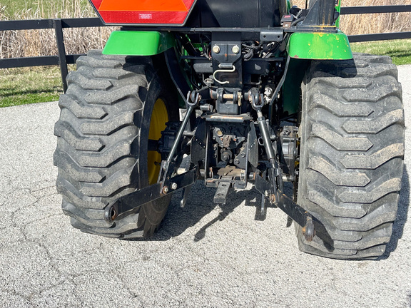 2008 John-Deere 2520