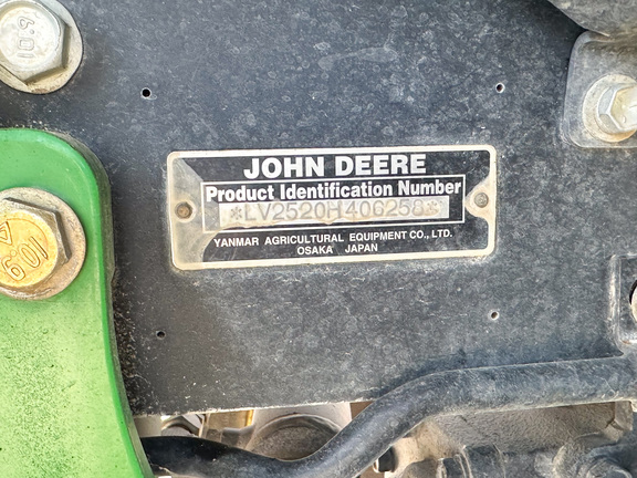 2008 John-Deere 2520