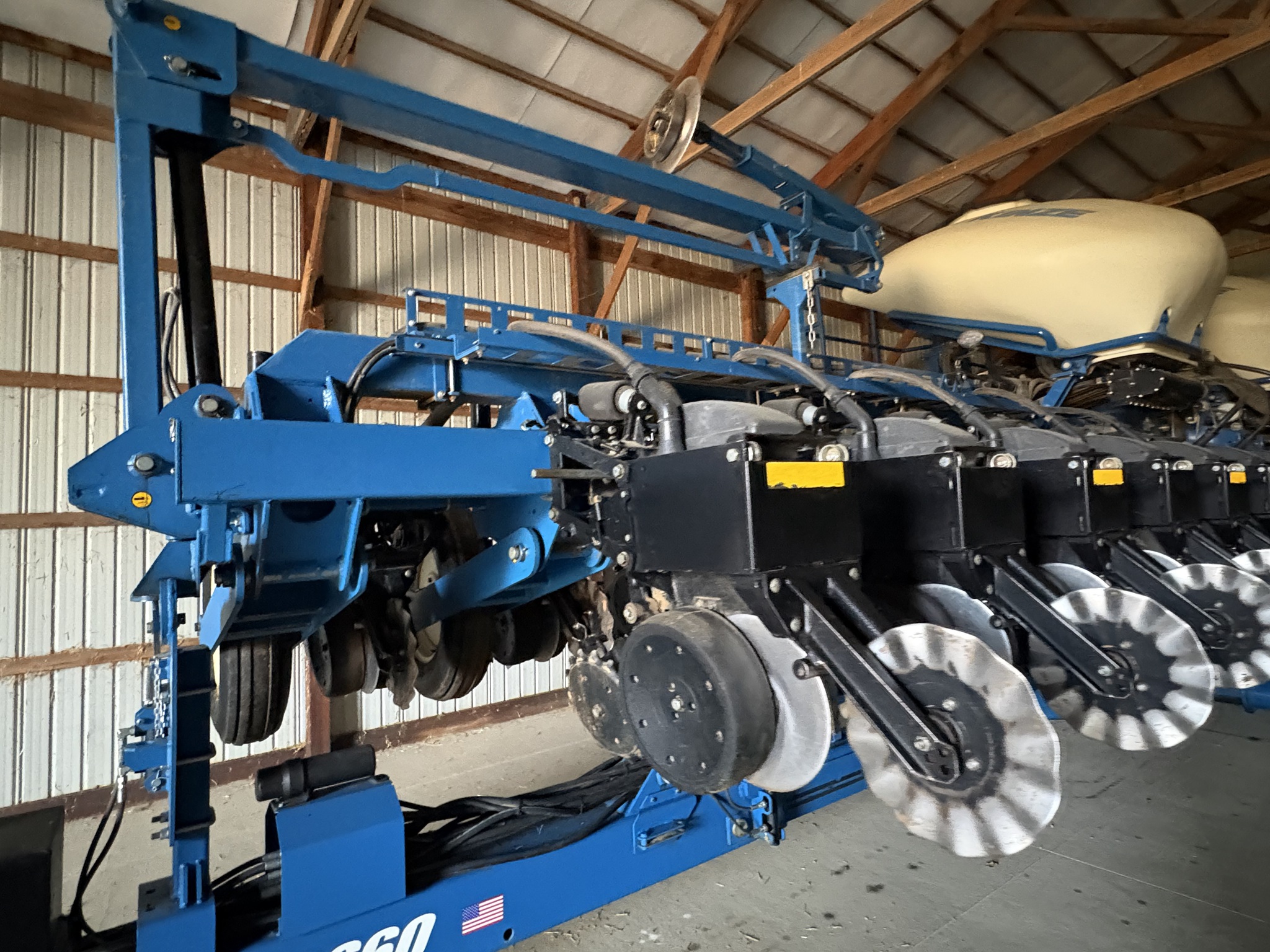 2019 Kinze 3660 Image 3