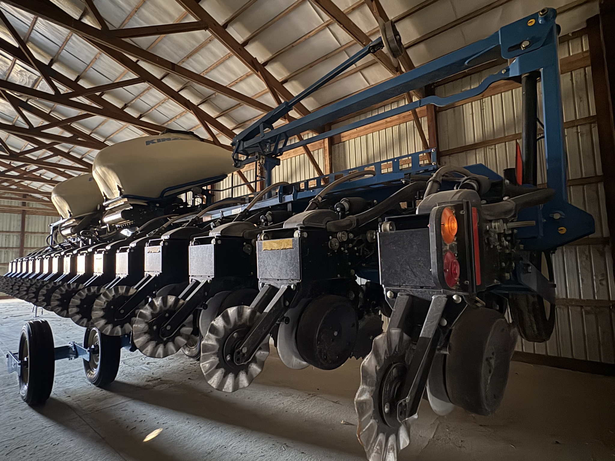 2019 Kinze 3660 Image 5
