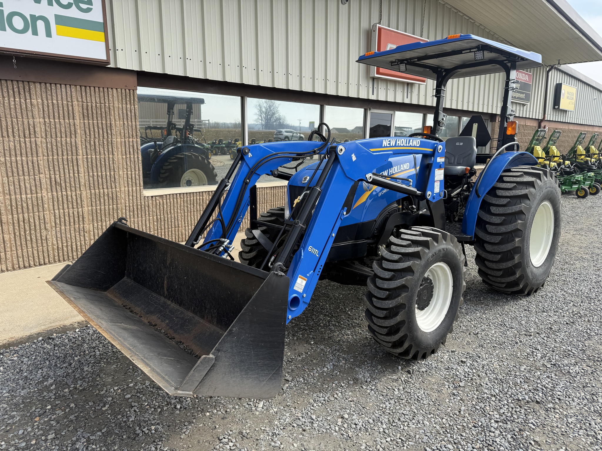 2017 New Holland WORKMASTER 60 Image 2