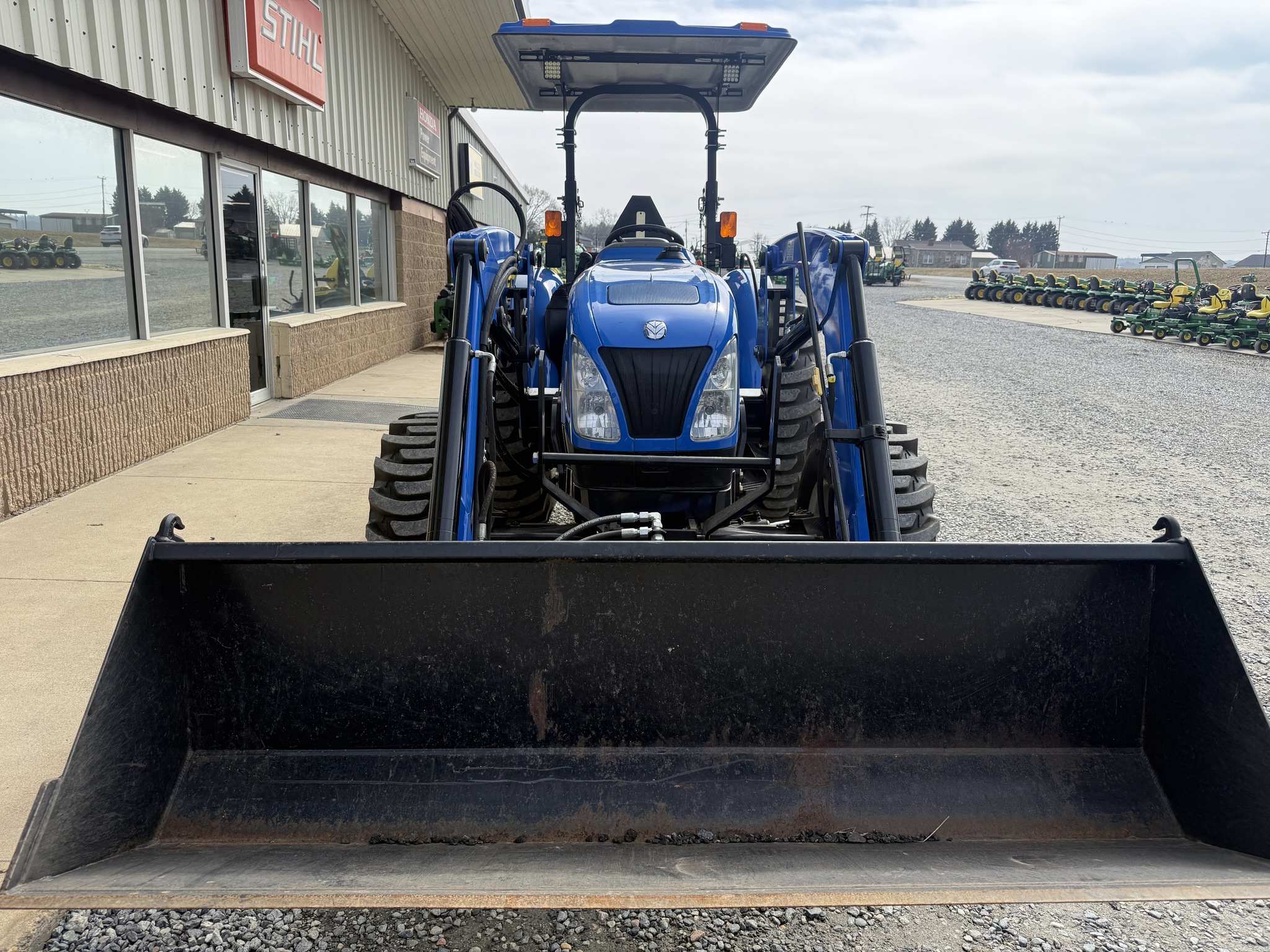 2017 New Holland WORKMASTER 60 Image 3