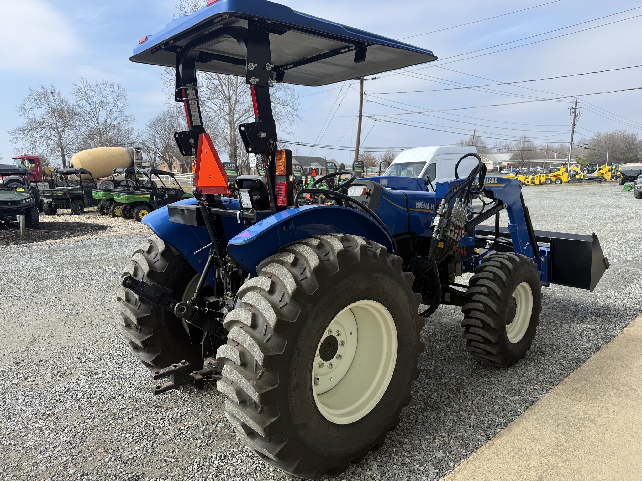 2017 New Holland WORKMASTER 60 Image 6