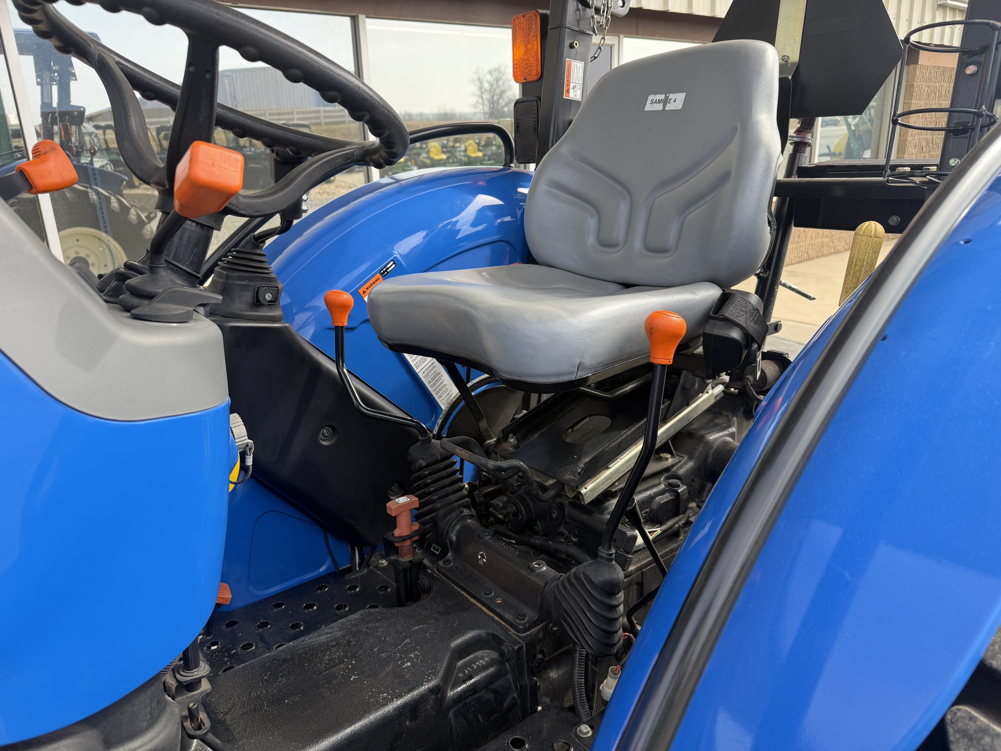 2017 New Holland WORKMASTER 60 Image 8