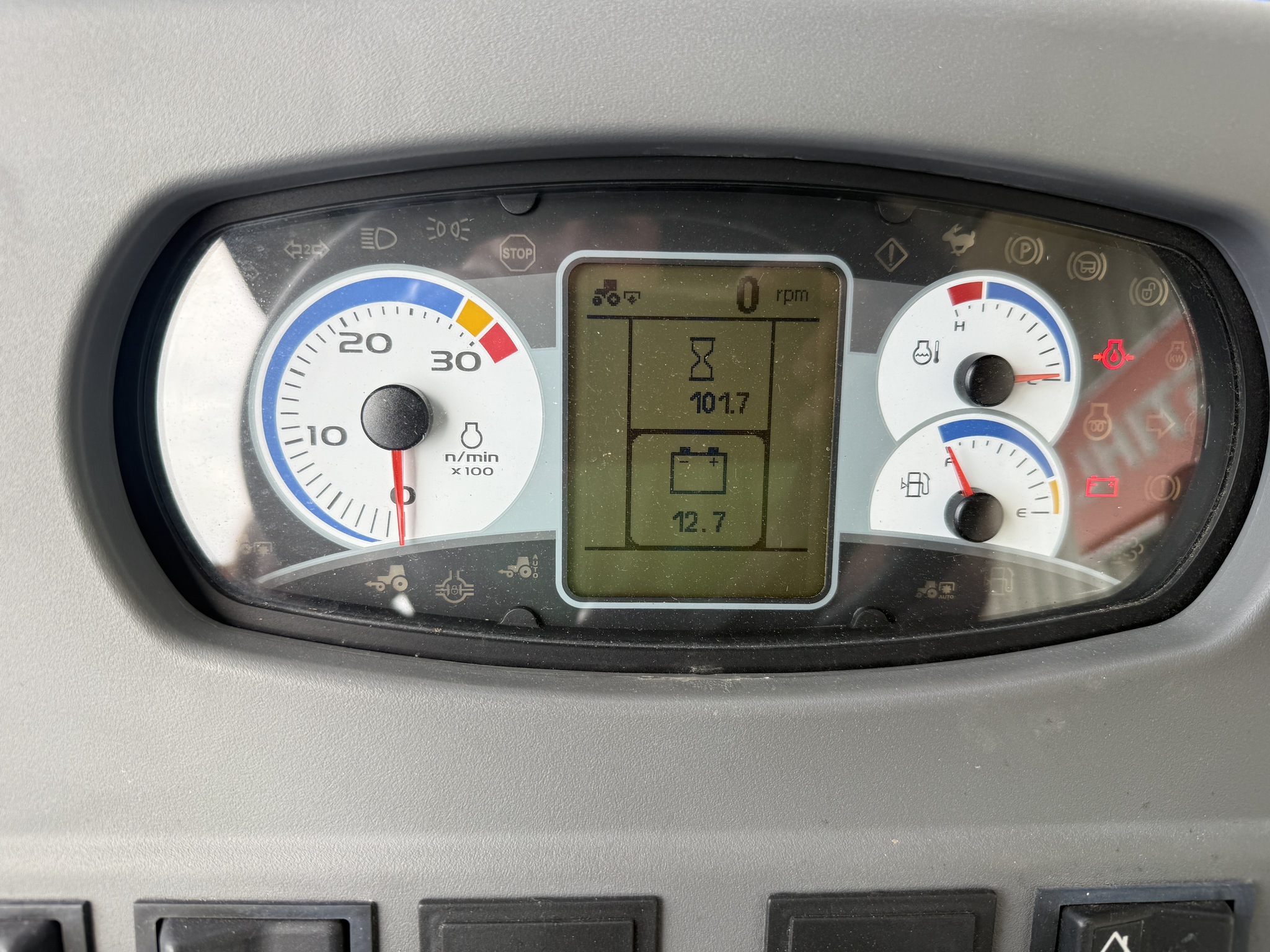 2017 New Holland WORKMASTER 60 Image 9