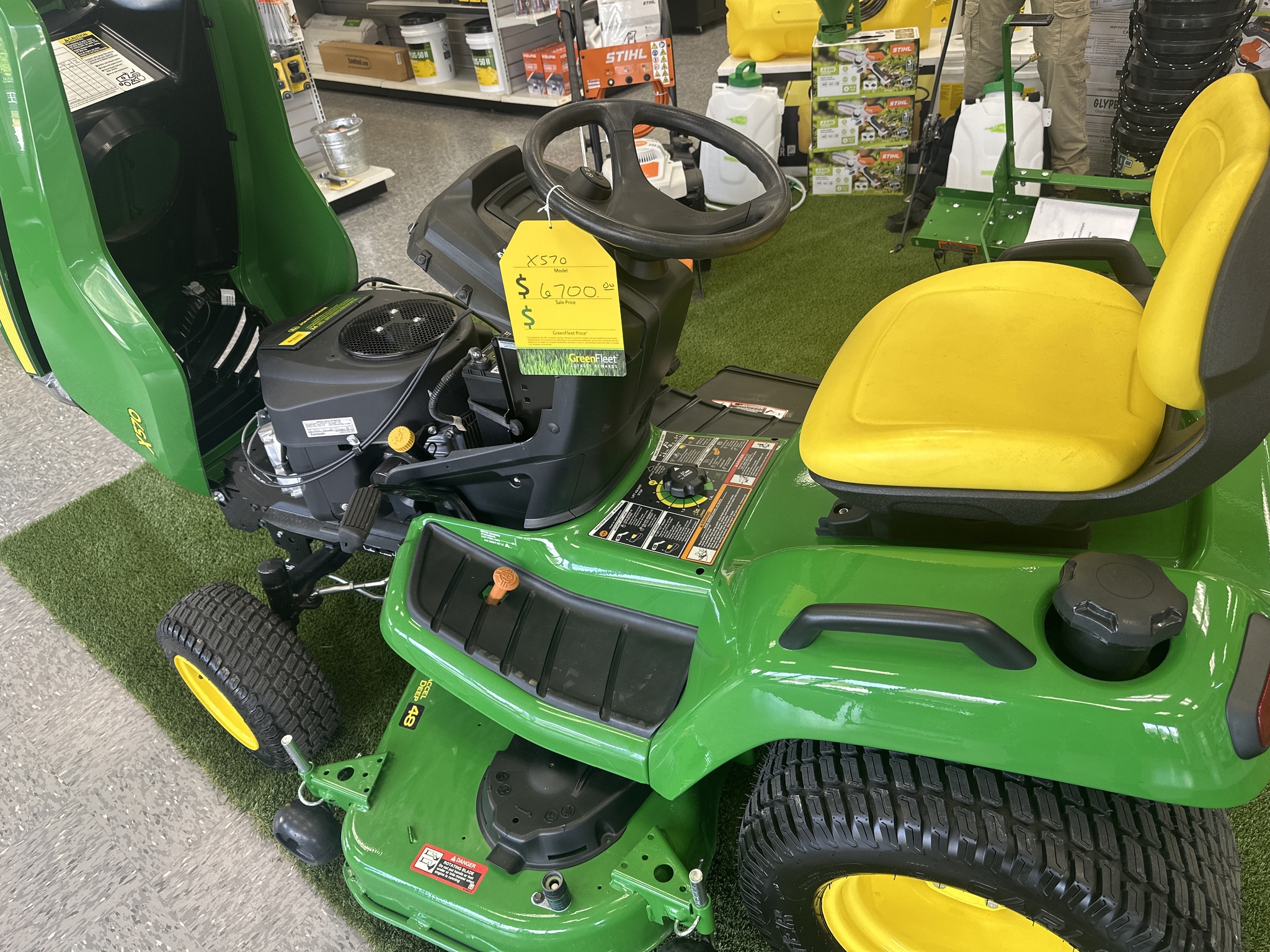2025 John Deere X570 Image 3