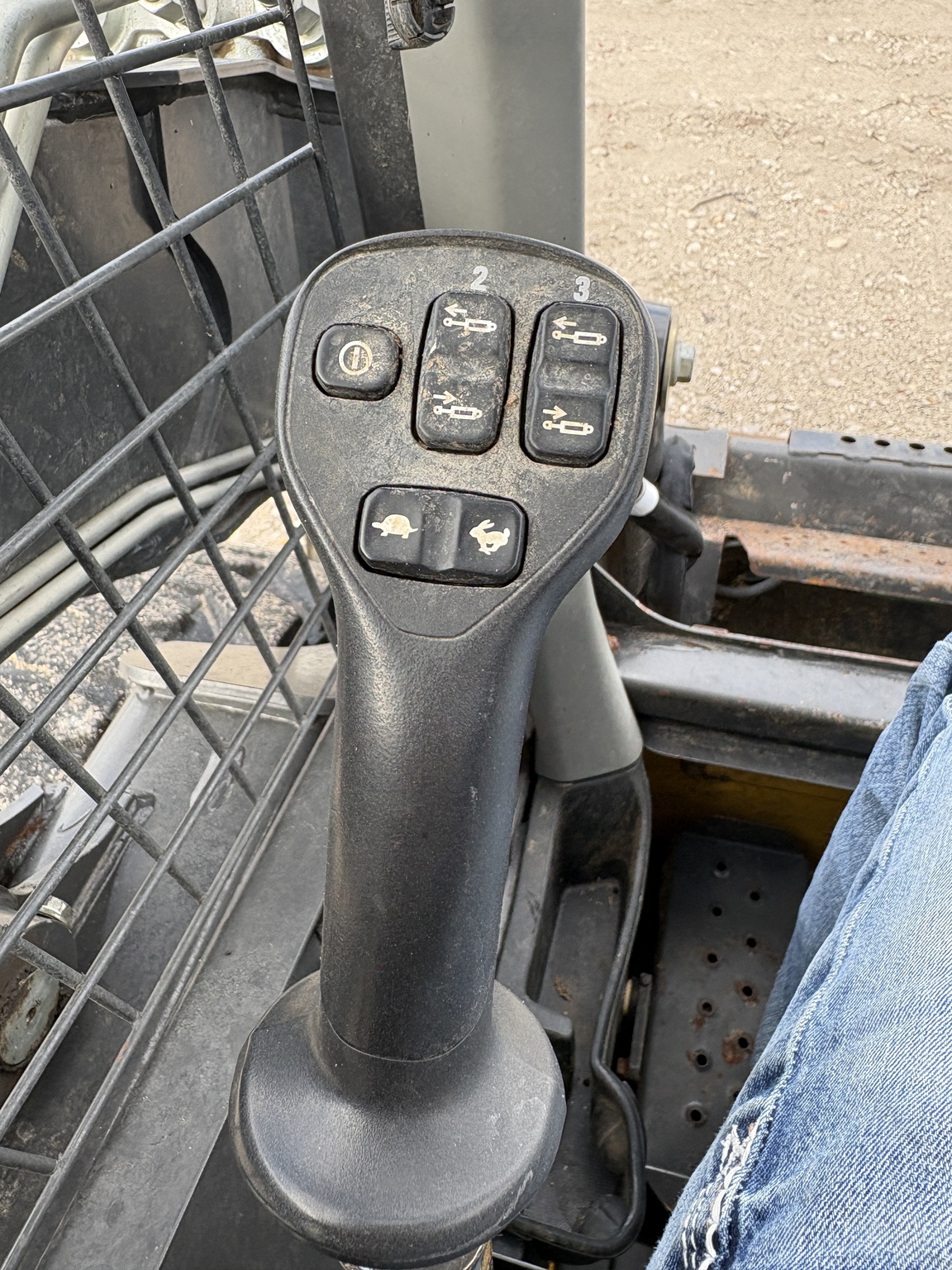 2021 New Holland L320 Image 7