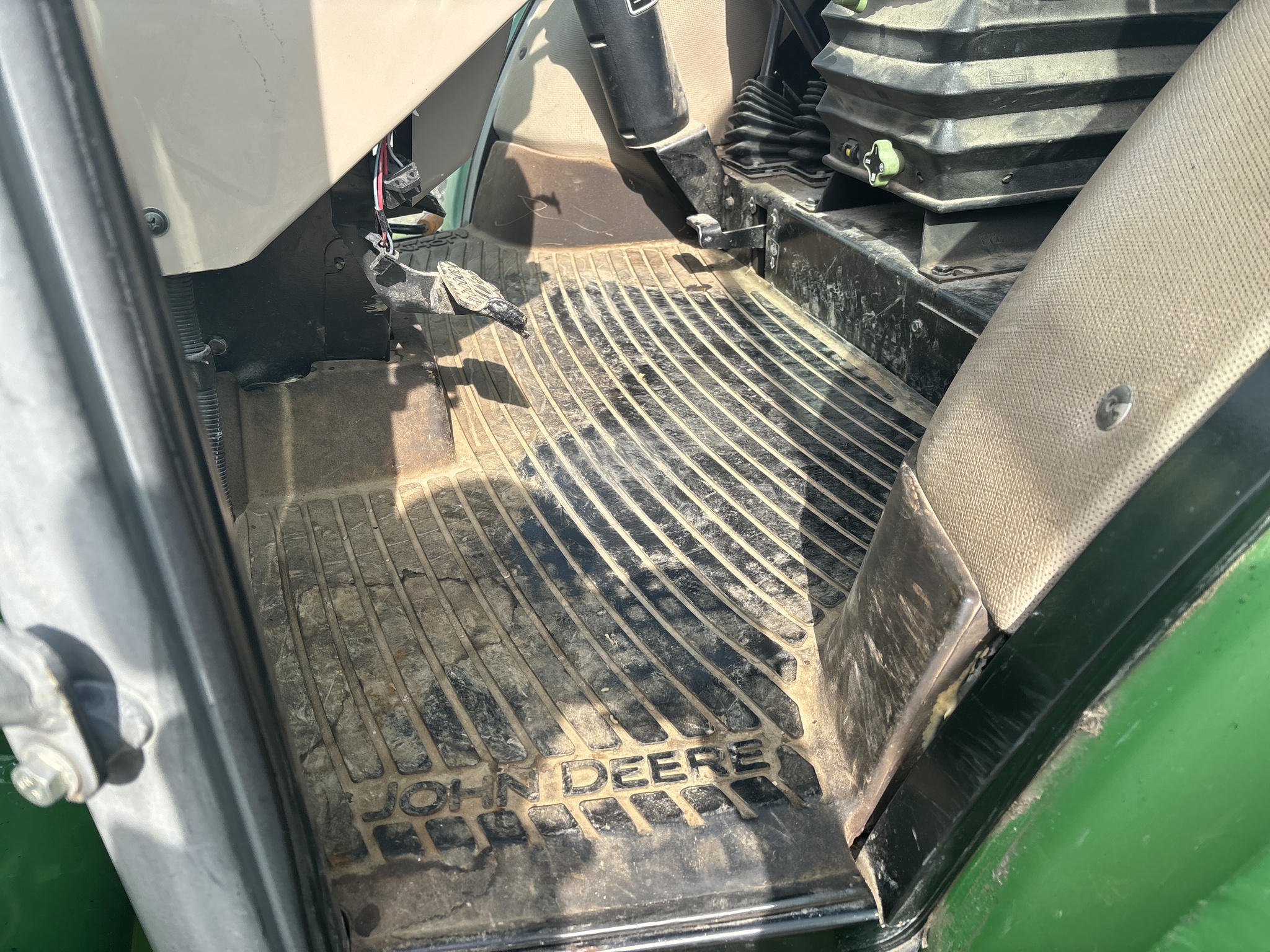 Used 2010 John Deere 5101E Utility Tractors at Koenig Equipment in Franklin, IN - PhotoXL2