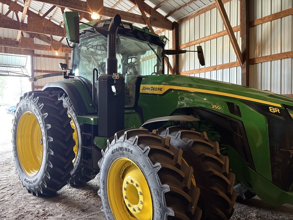  John Deere 8R 250