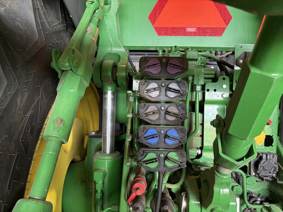 2023 John Deere 8R 250 - Photo15