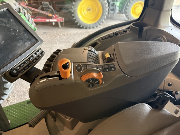 2023 John Deere 8R 250 - Photo18