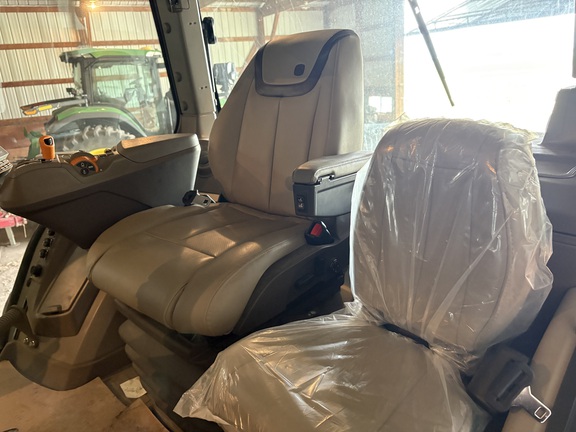 2023 John Deere 8R 250 - Photo17