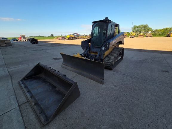 Photo of a 2023 John Deere 333G