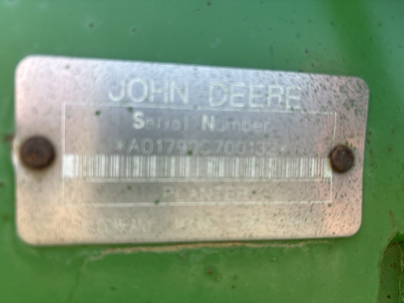 Used 2003 John Deere 1790 Planters: Drawn at Koenig Equipment in Greenville, OH - Photo14