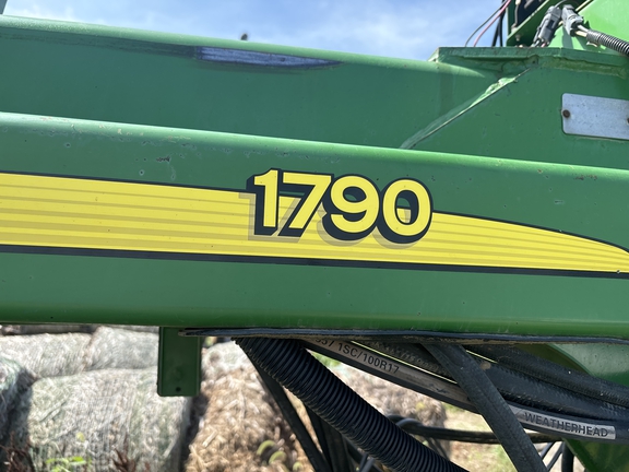 Used 2003 John Deere 1790 Planters: Drawn at Koenig Equipment in Greenville, OH - Photo7