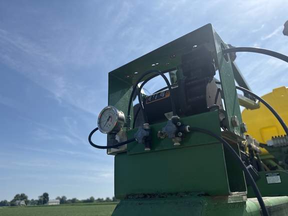 Used 2003 John Deere 1790 Planters: Drawn at Koenig Equipment in Greenville, OH - Photo9