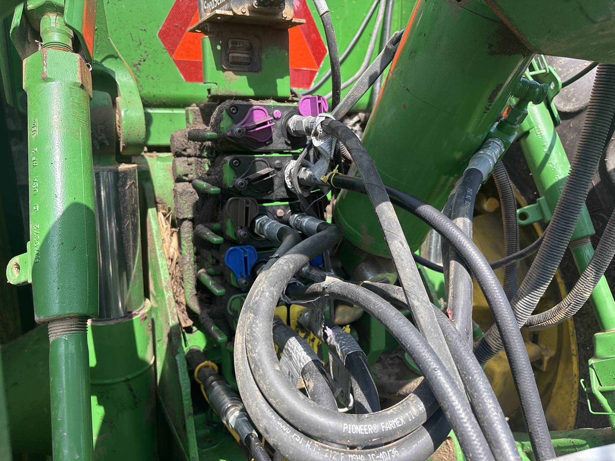 Used 2003 John Deere 1790 Planters: Drawn at Koenig Equipment in Greenville, OH - PhotoXL11