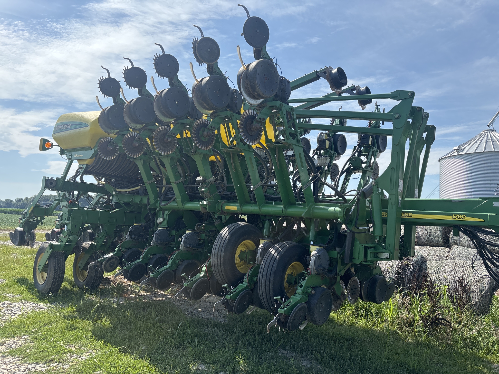 Used 2003 John Deere 1790 Planters: Drawn at Koenig Equipment in Greenville, OH - PhotoXL3