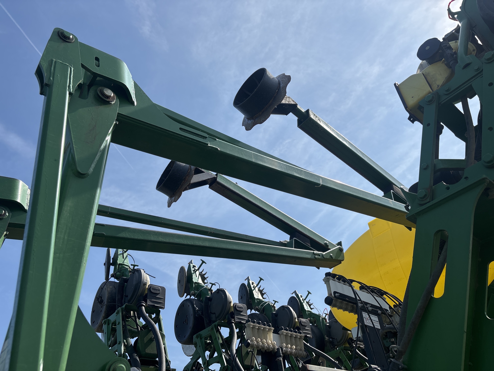 Used 2003 John Deere 1790 Planters: Drawn at Koenig Equipment in Greenville, OH - PhotoXL16