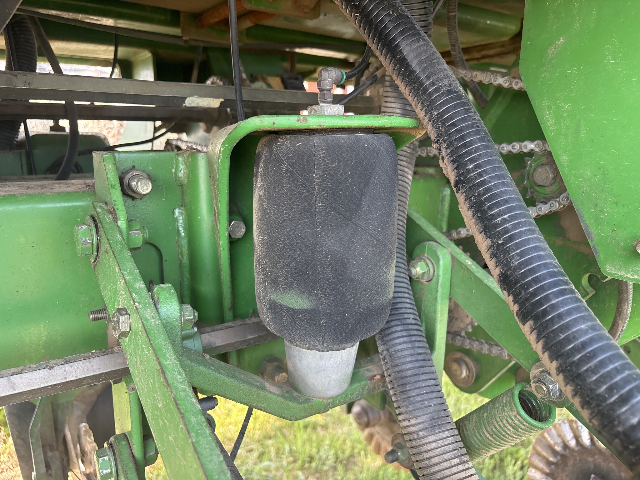 Used 2003 John Deere 1790 Planters: Drawn at Koenig Equipment in Greenville, OH - PhotoXL18
