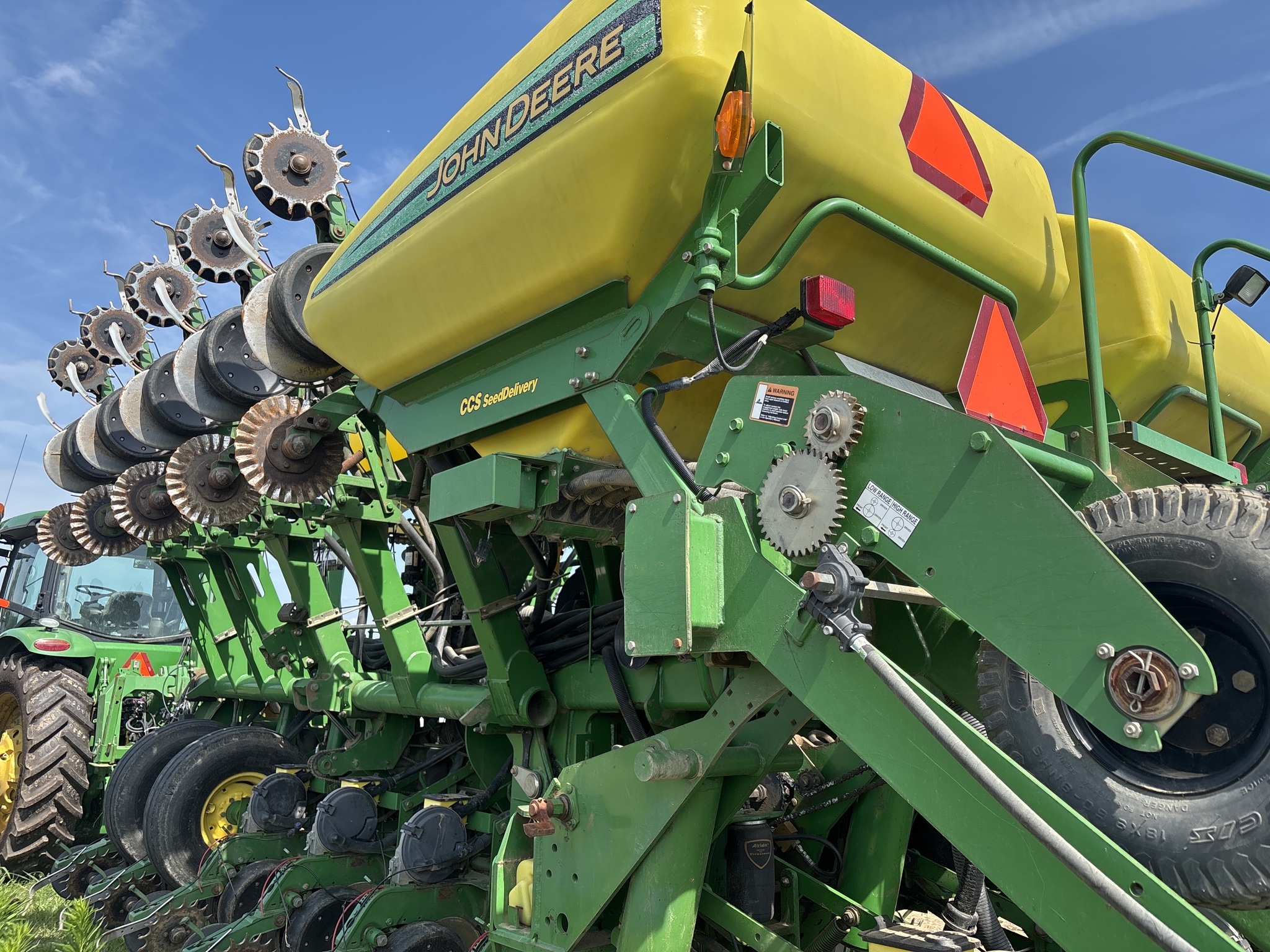 Used 2003 John Deere 1790 Planters: Drawn at Koenig Equipment in Greenville, OH - PhotoXL25