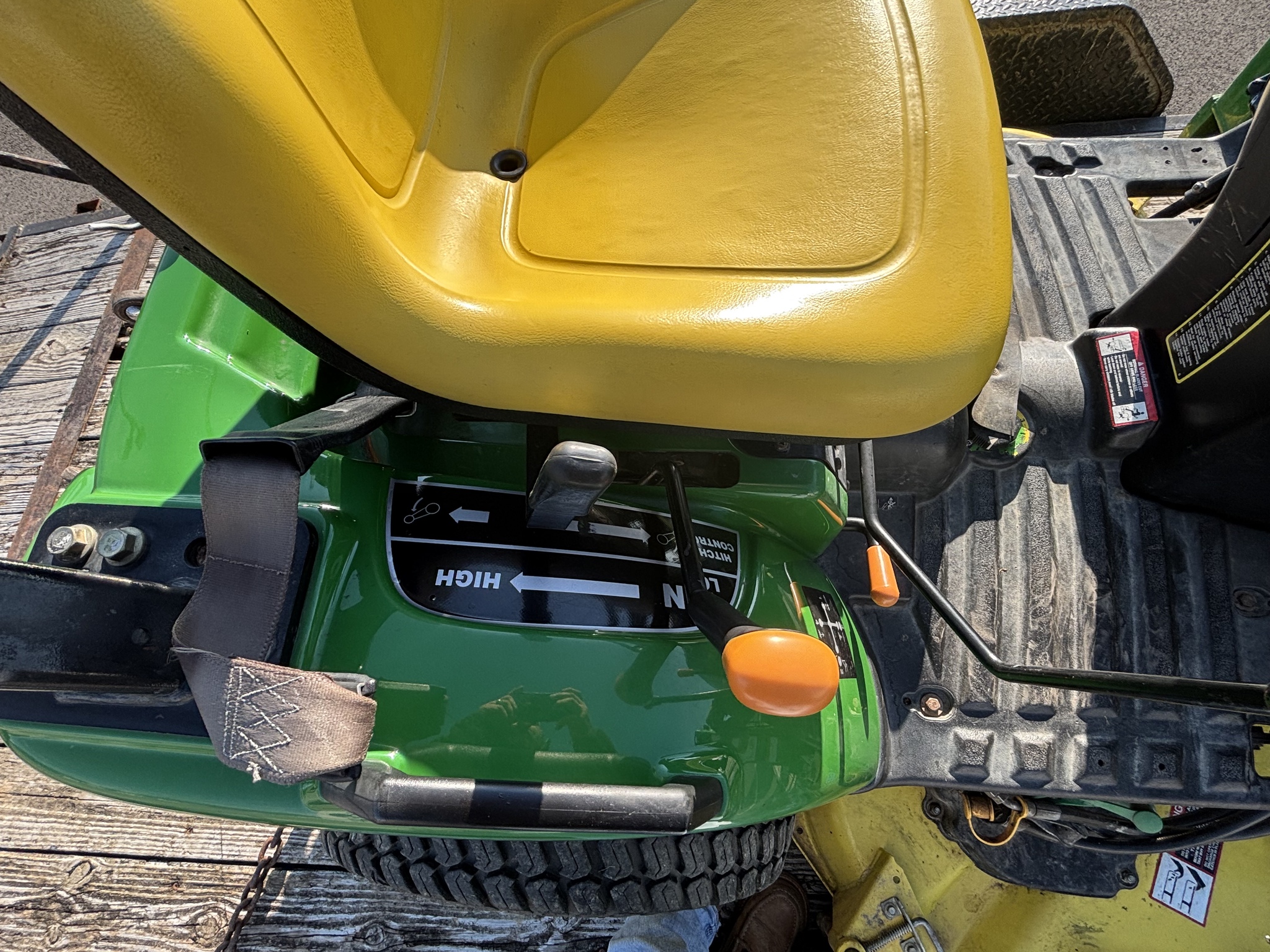 Used 2004 John Deere 2210 Compact Utility Tractors at Koenig Equipment in Knightstown, IN - PhotoXL8