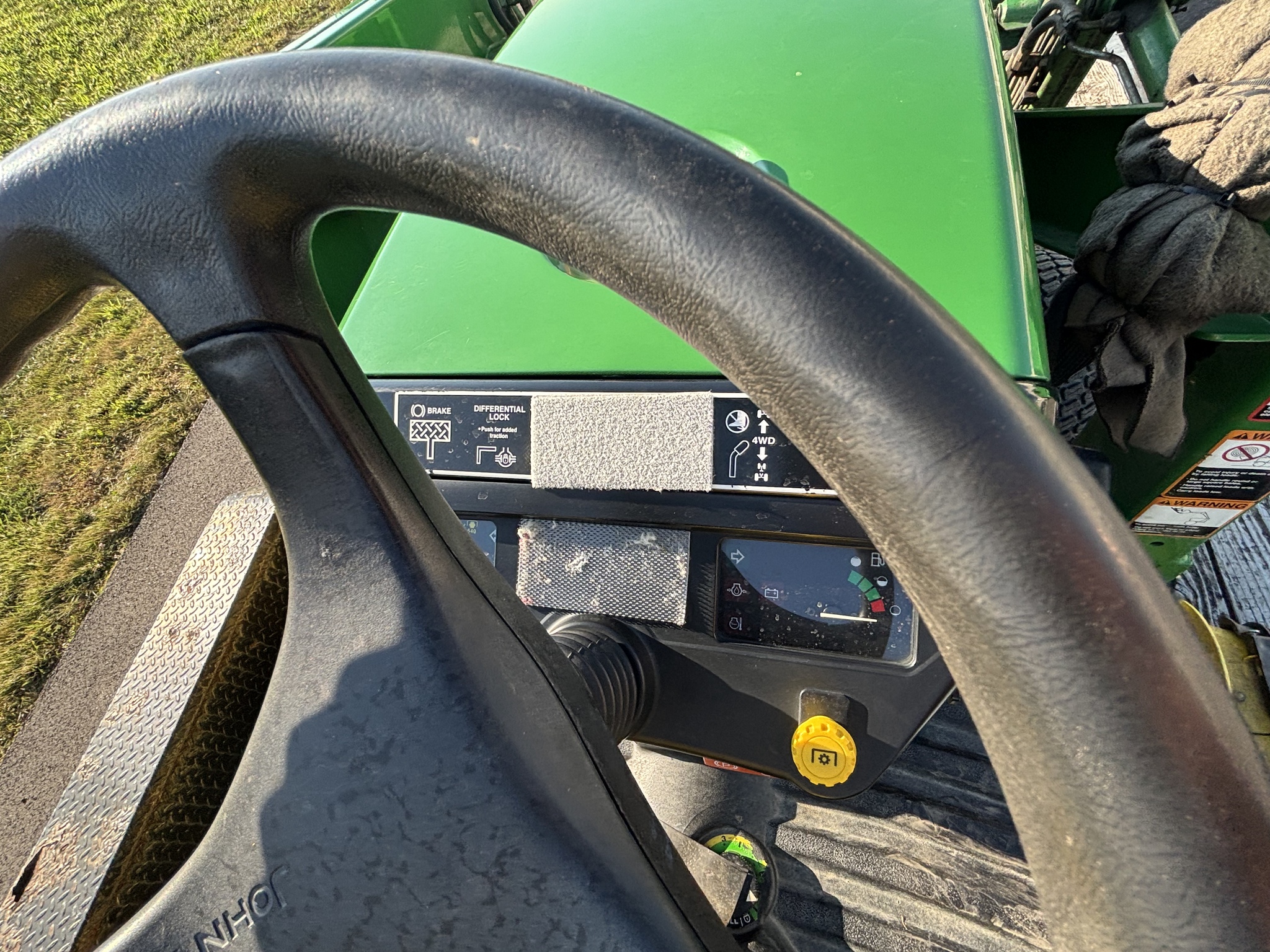 Used 2004 John Deere 2210 Compact Utility Tractors at Koenig Equipment in Knightstown, IN - PhotoXL9