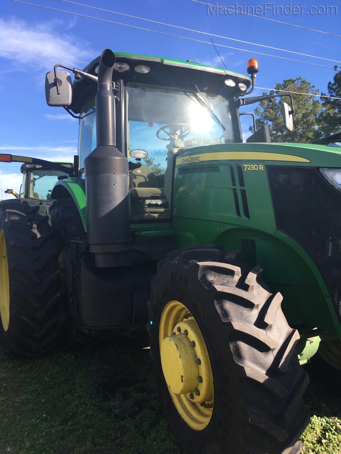 2014 John Deere 7230R Image 2