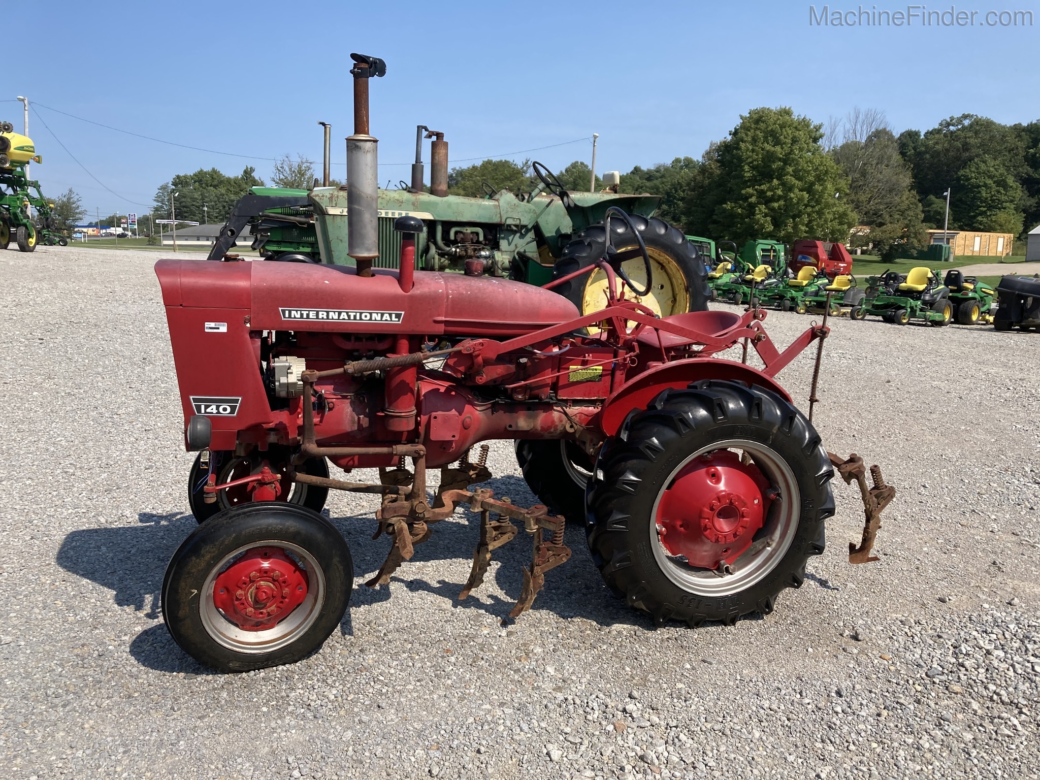 International Harvester 140 Image 1