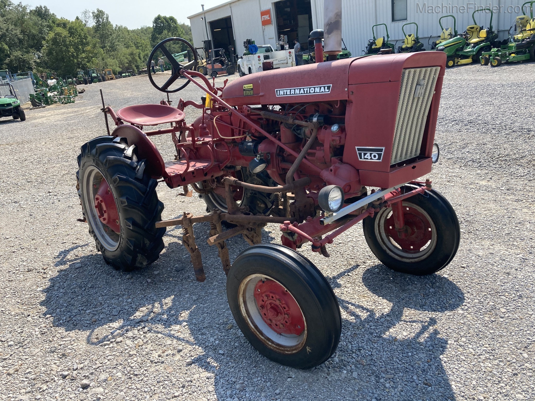 International Harvester 140 Image 3