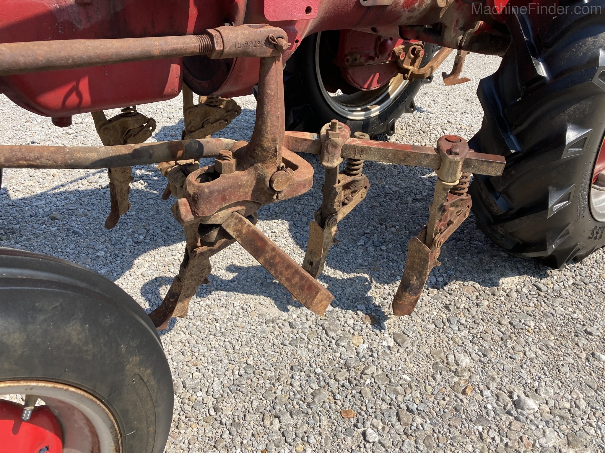 International Harvester 140 Image 4