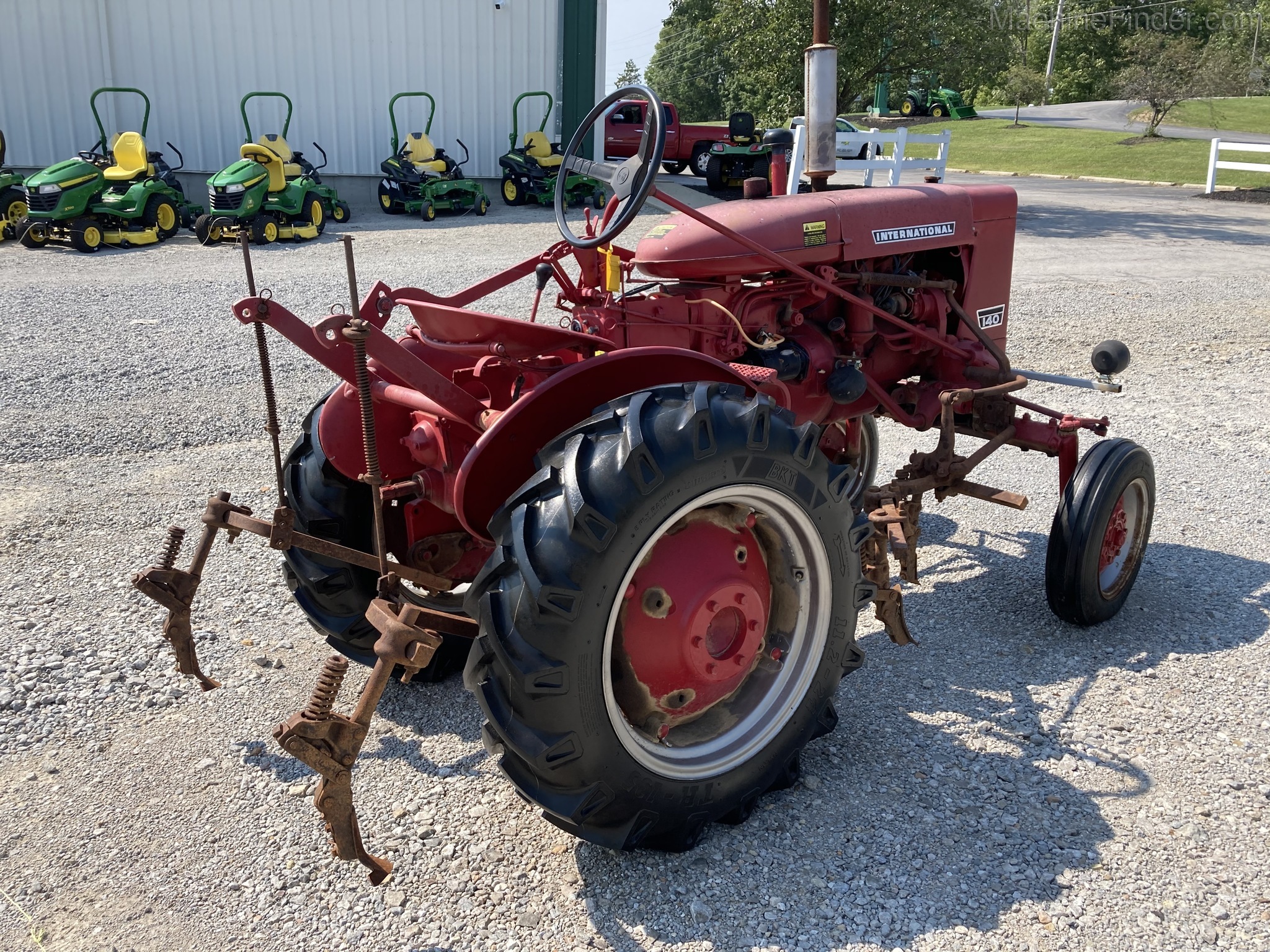 International Harvester 140 Image 5