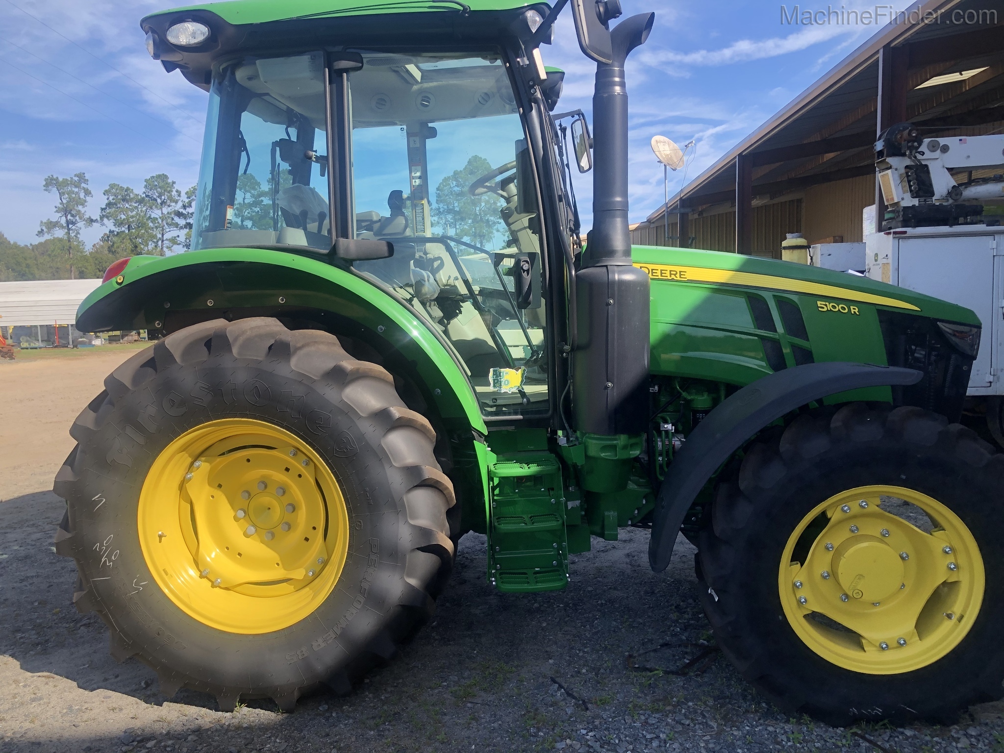 2019 John Deere 5100R Image 1