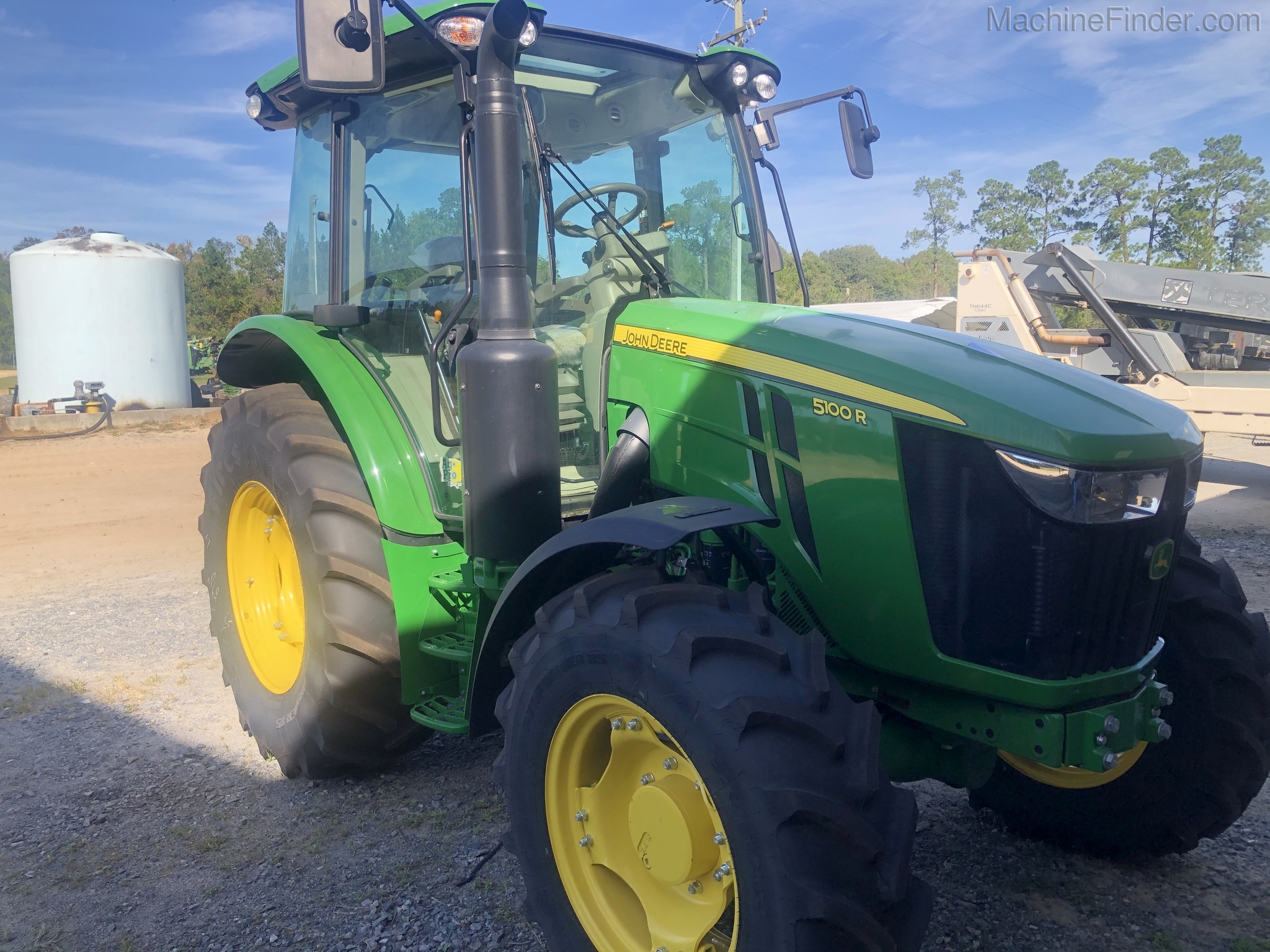 2019 John Deere 5100R Image 2