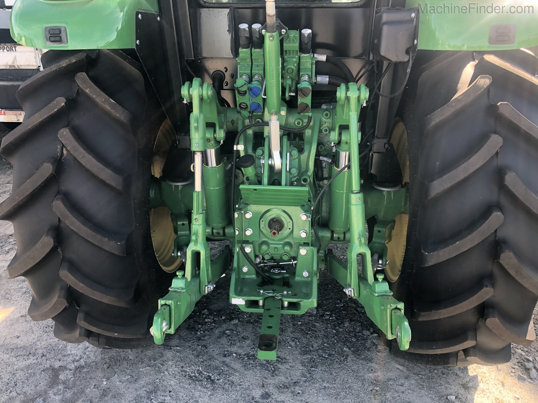 2019 John Deere 5100R Image 4