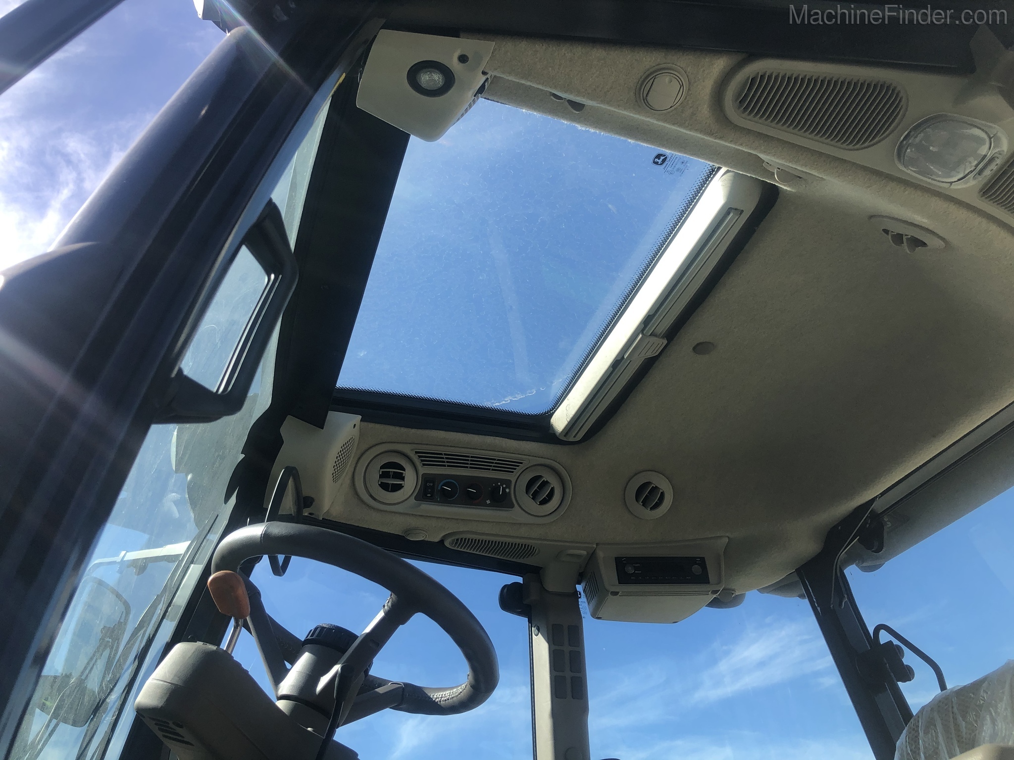 2019 John Deere 5100R Image 5