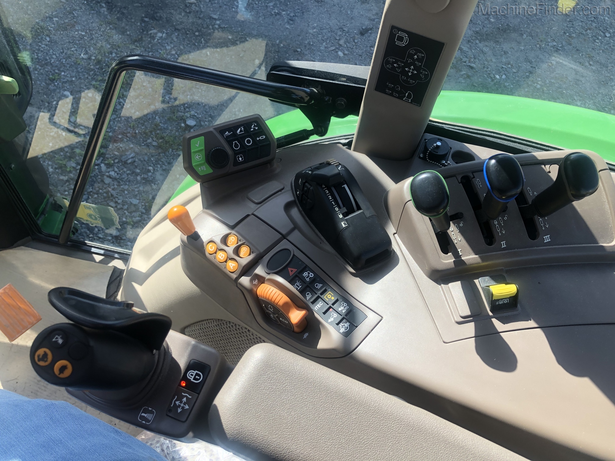 2019 John Deere 5100R Image 6