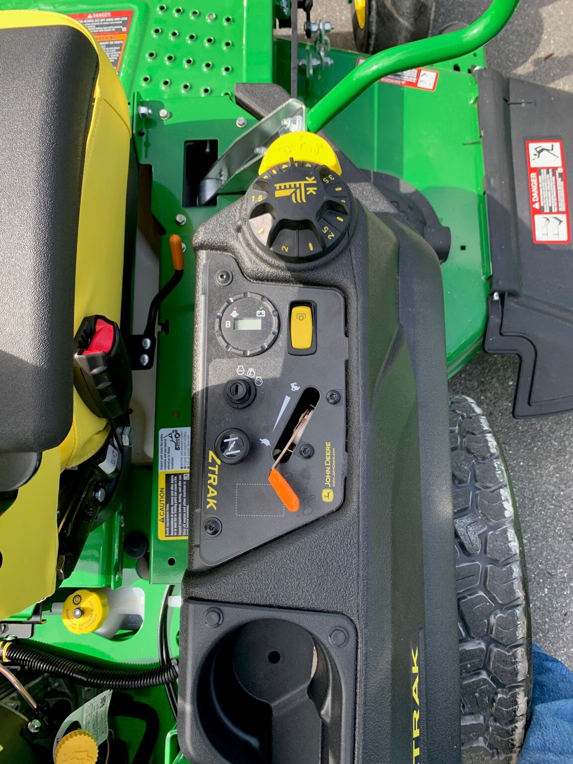 2023 John Deere Z740R Image 6