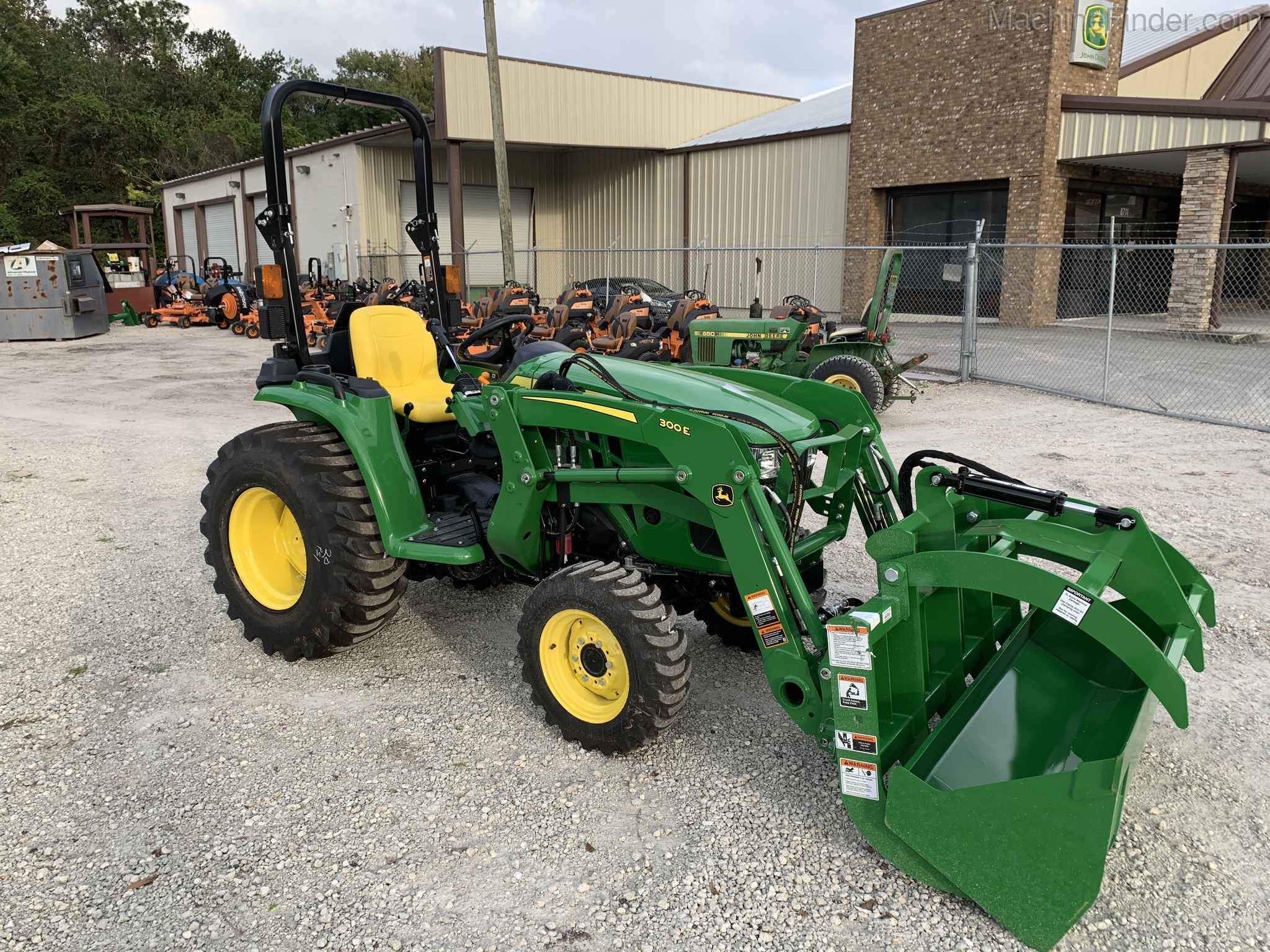 2020 John Deere 3032E Image 5