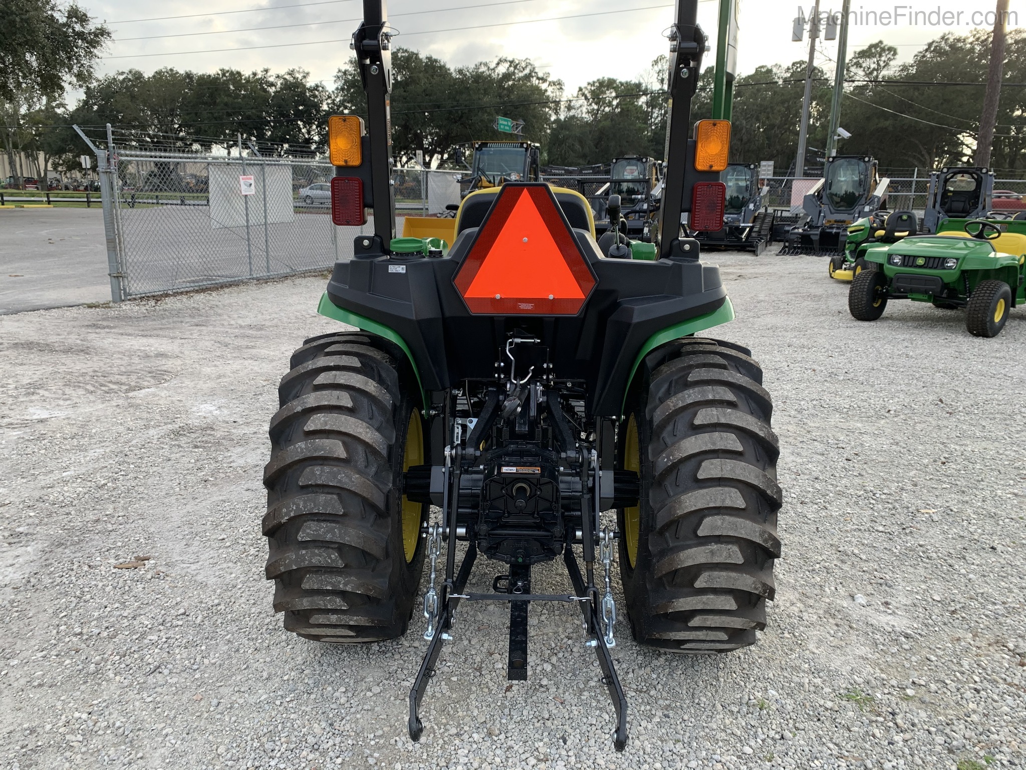 2020 John Deere 3032E Image 7