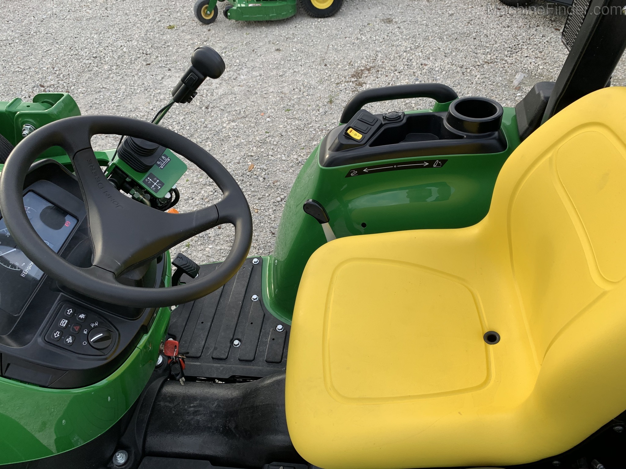 2020 John Deere 3032E Image 8